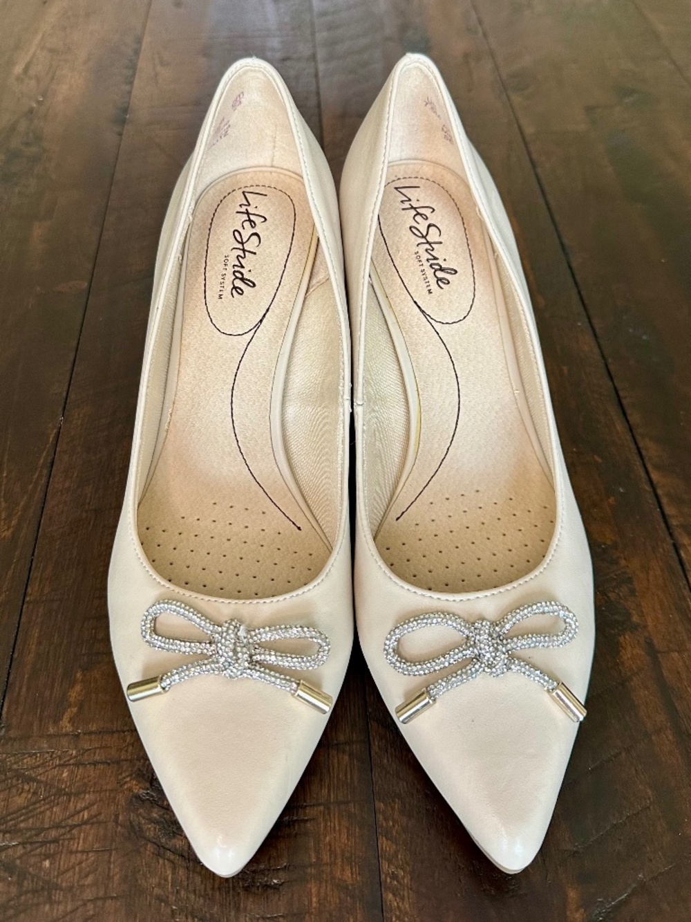 Life Stride Sparkling Bows Almond Milk Pumps, Size 7.5